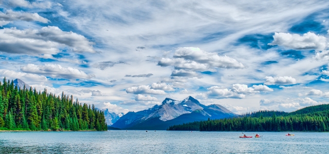 Maligne Lake, Queen Elyzabeth Ranges, Jasper National Park, Alberta, Canada