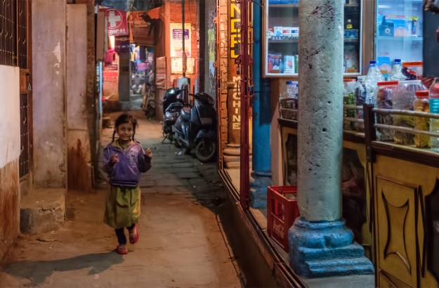She Ran, Bengali Tola, Old Varanasi, India